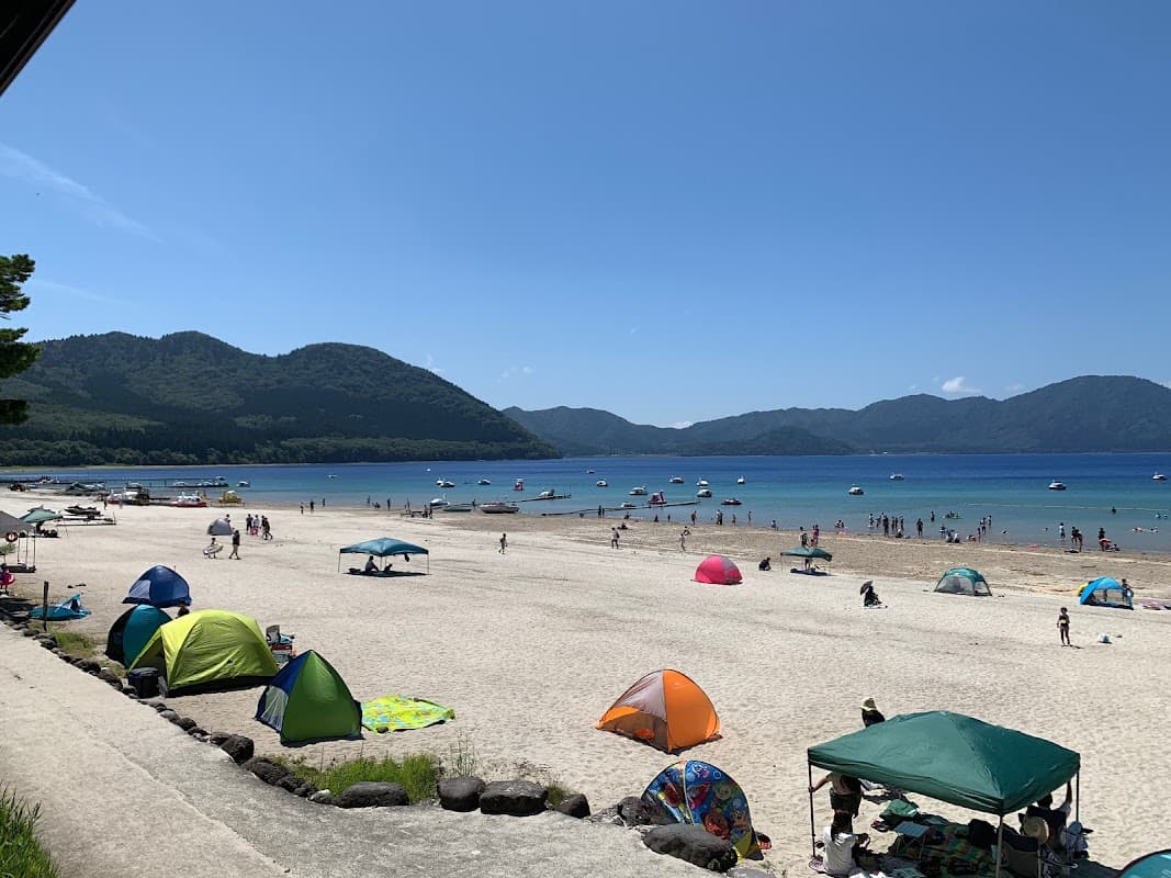 Shirahama: Lake Tazawa’s White Sand Beach